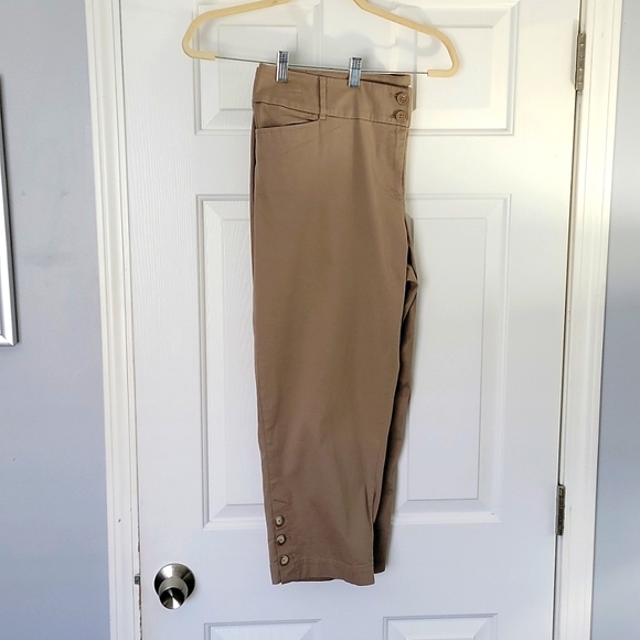 Loft Capris - Picture 2 of 7